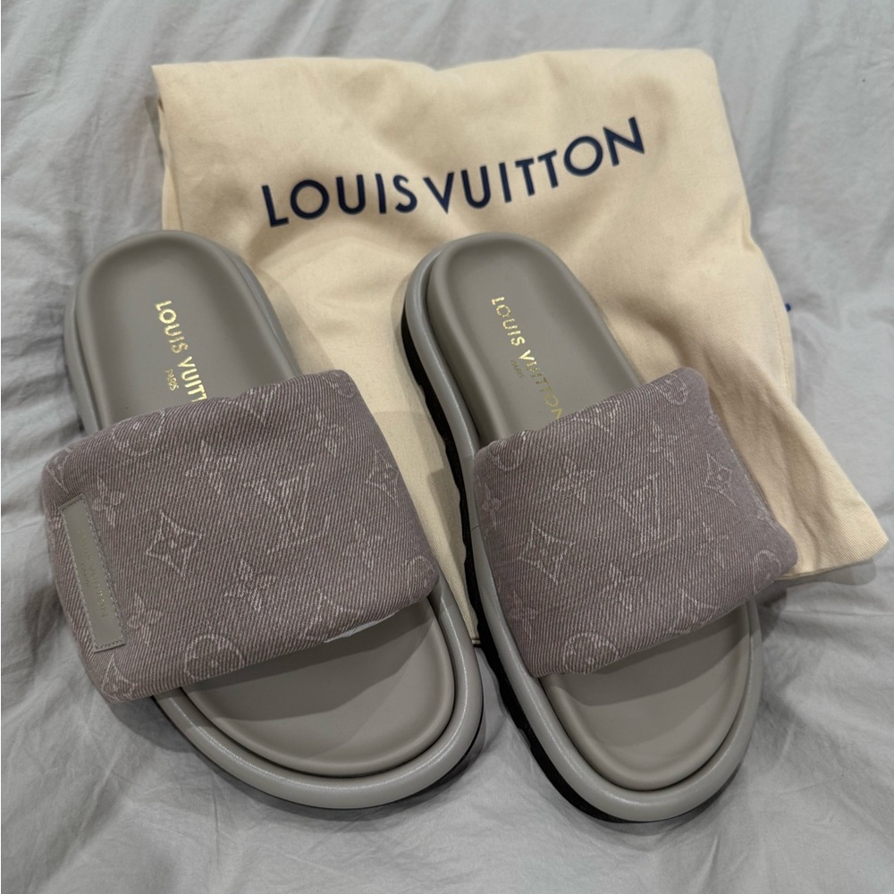 BNWB Louis Vuitton LV Pool Pillow Flat Comfort Mule sz 38